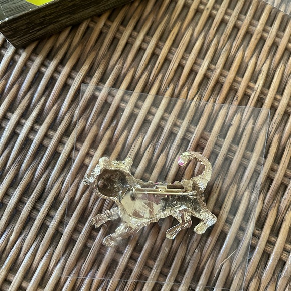 Vintage Tiger brooch by Philippe - Picture 2 of 3